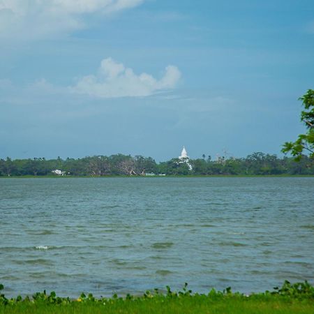 Lake Scape Yala Safari Inn Tissamaharama Eksteriør bilde